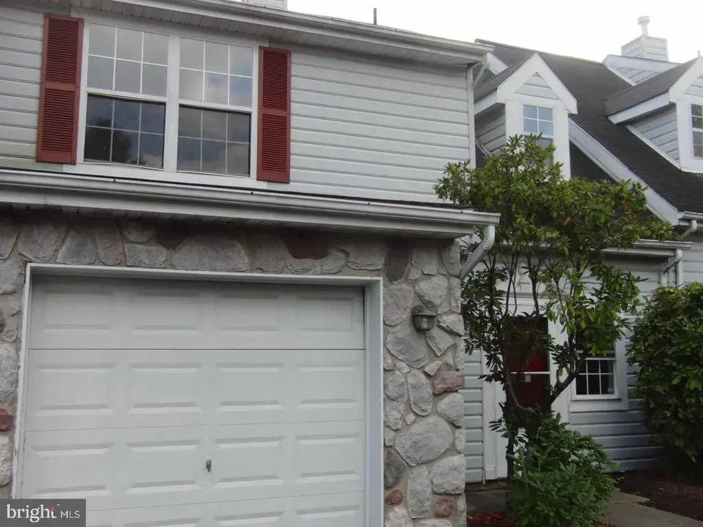 302 Independence Dr, SOUTHAMPTON