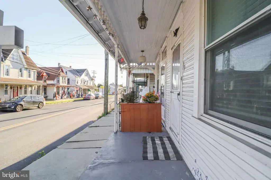 79 E Main St, NEWMANSTOWN