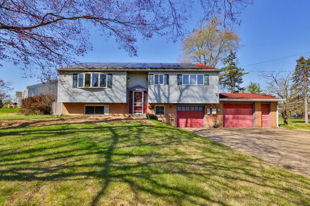 212 Lea Ln, WARMINSTER