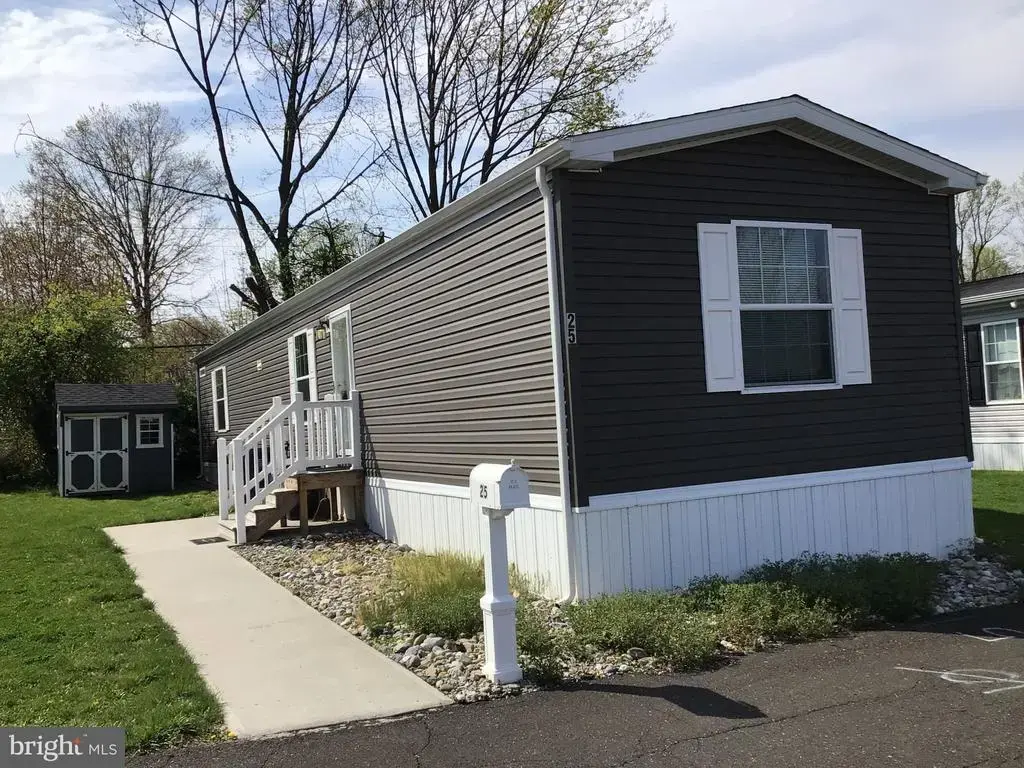 25 Kennedy Dr, FAIRLESS HILLS