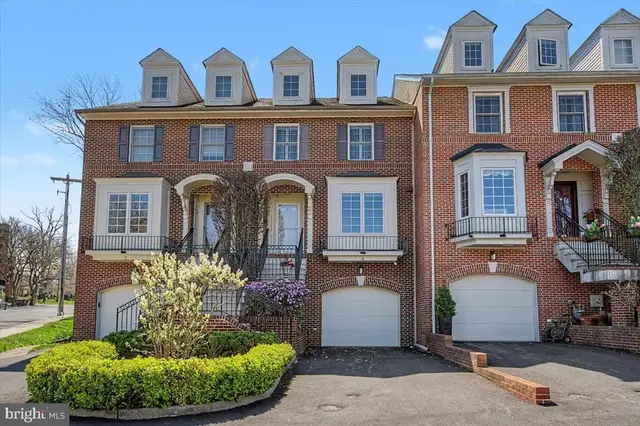 4 Rockford Mews Ct, Wilmington