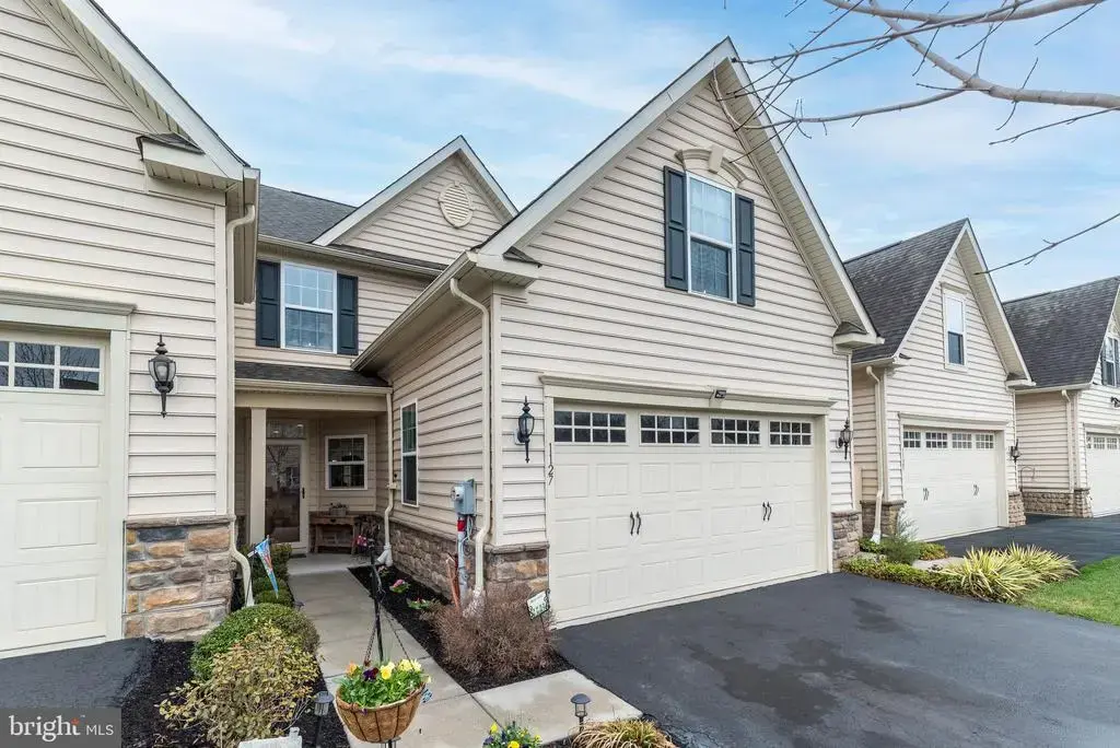 1127 Arbour Ln, QUAKERTOWN