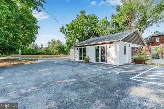 5015 E Trindle Rd, Mechanicsburg