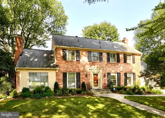 6933 Race Horse Ln, North Bethesda