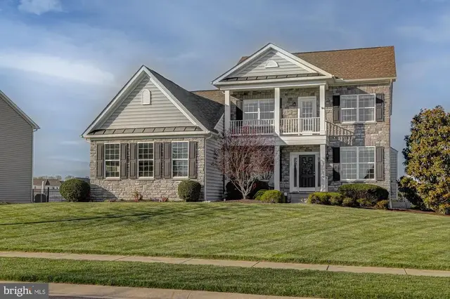 310 Price Dr, Middletown