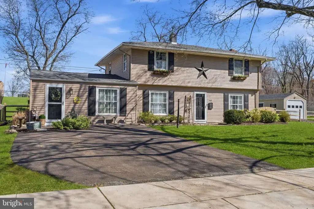 143 Terrace Rd, LEVITTOWN