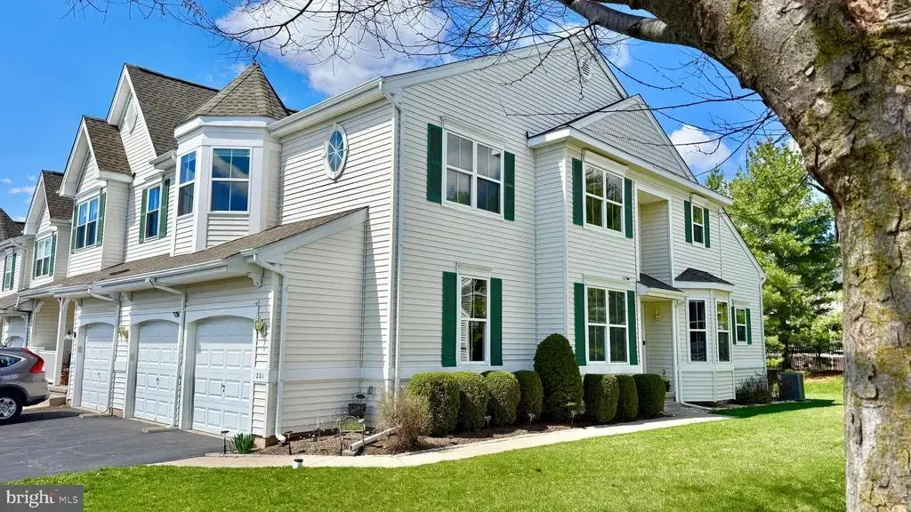 201 W Hamilton St, CHALFONT