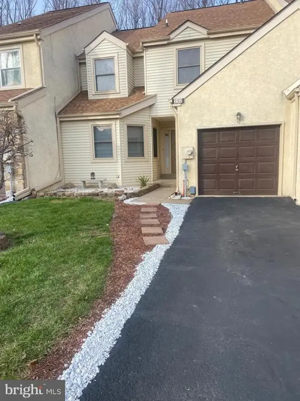 252 Sycamore Cir, UPPER HOLLAND
