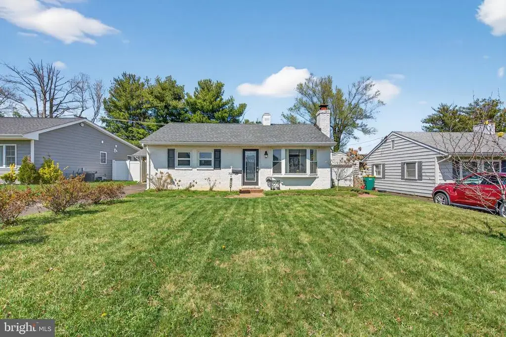 325 Austin Dr, FAIRLESS HILLS