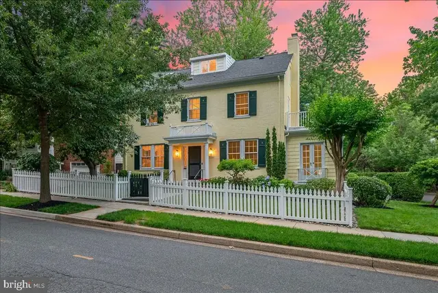 3001 Mckinley St Nw, Washington
