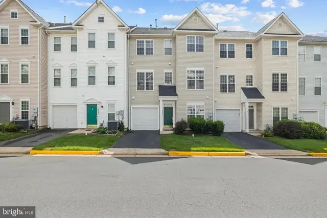 2523 Logan Wood Dr, Herndon