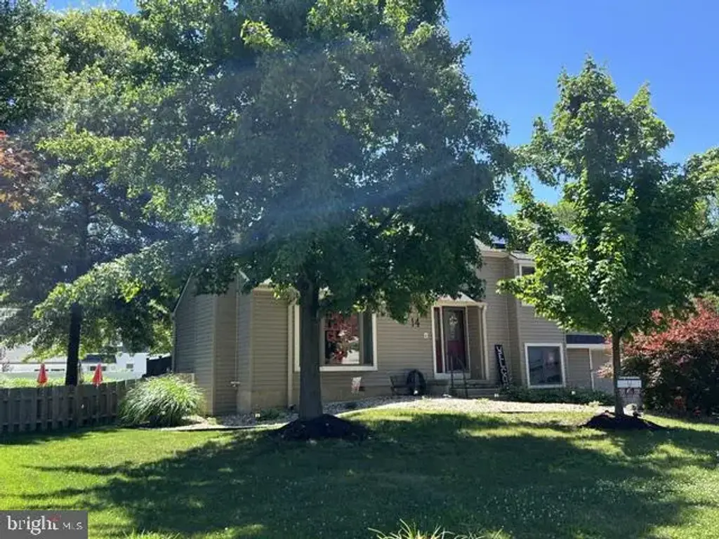 14 Snowball Ct, MOUNT LAUREL
