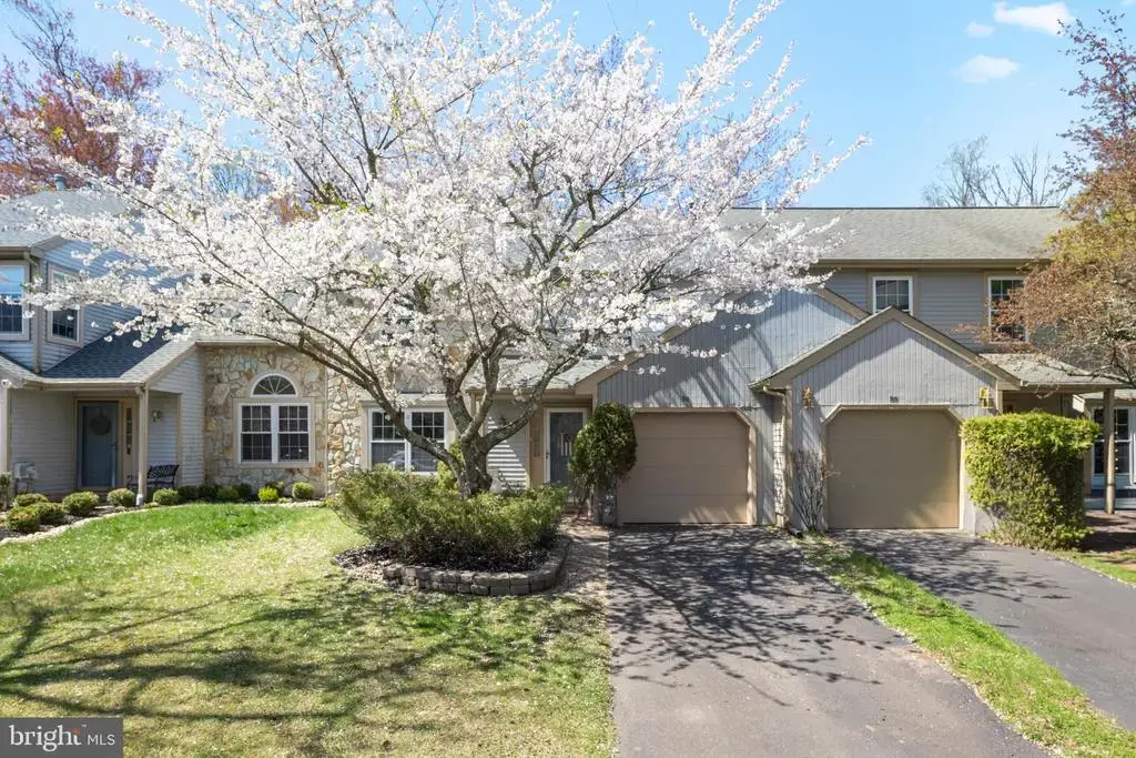 54 Laurel Cir, NEWTOWN