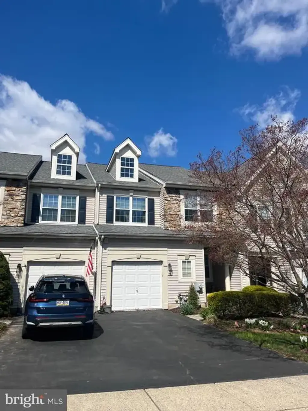 304 Julian Dr E, WARWICK