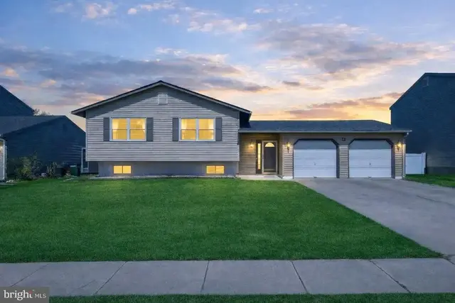 12 Radka Dr, Newark