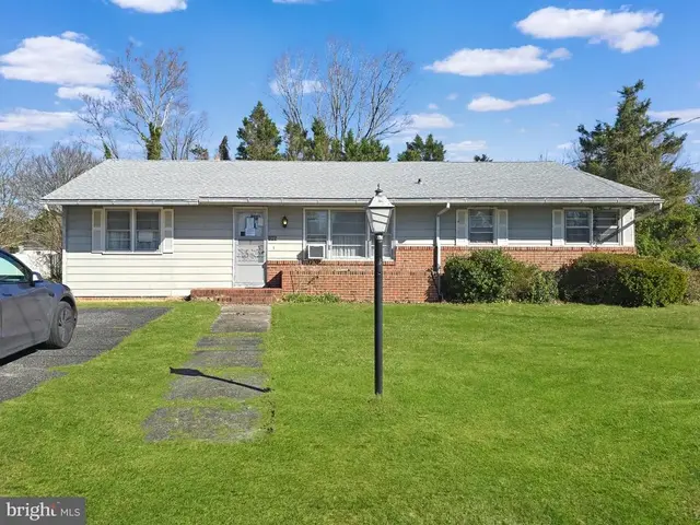 105 Lakeview Dr, Salisbury
