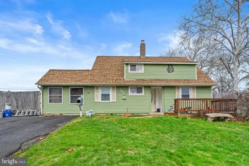 105 Indian Creek Dr, LEVITTOWN