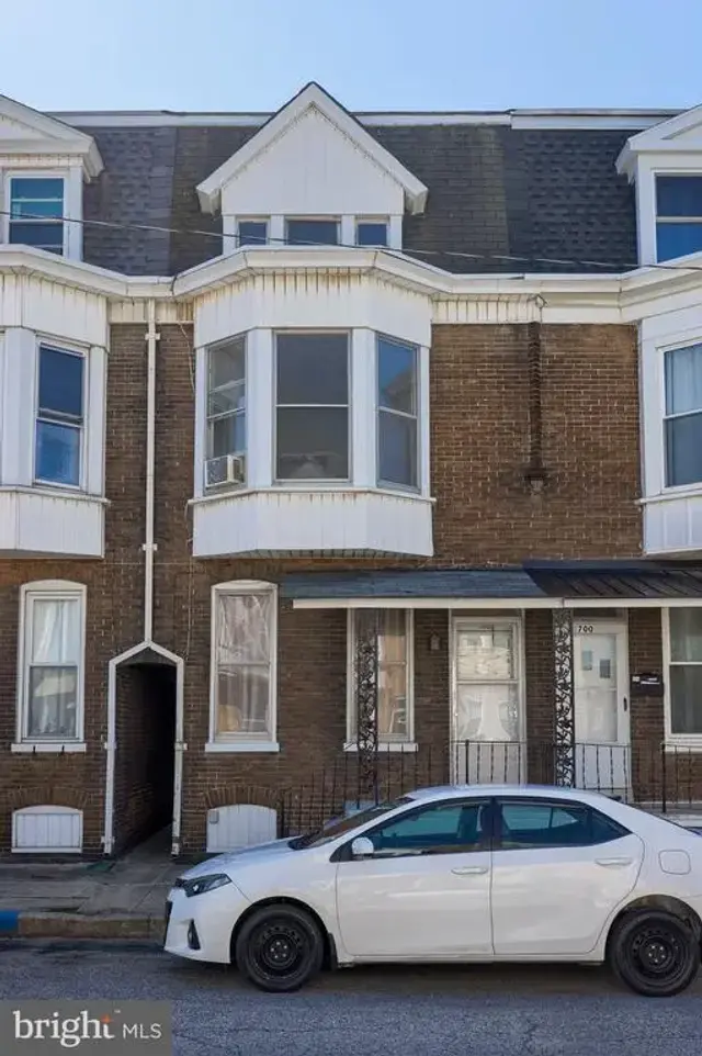 702 York St, York