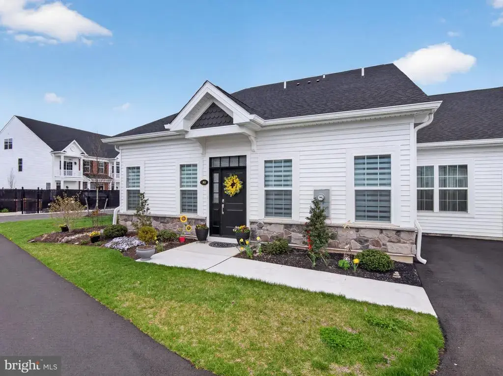 83 Cedar Circle, LEVITTOWN