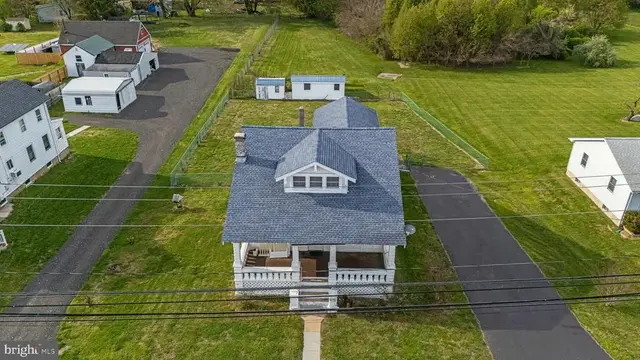 135 Main St, Townsend