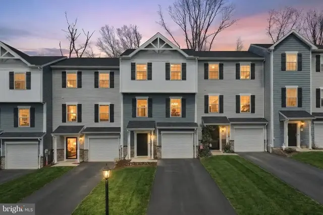 61 Ayrshire Dr, Hanover