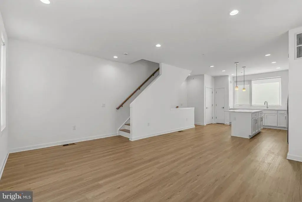 3000 Schirra Ln, PHILADELPHIA