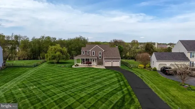 266 Manchester Ct, Middletown