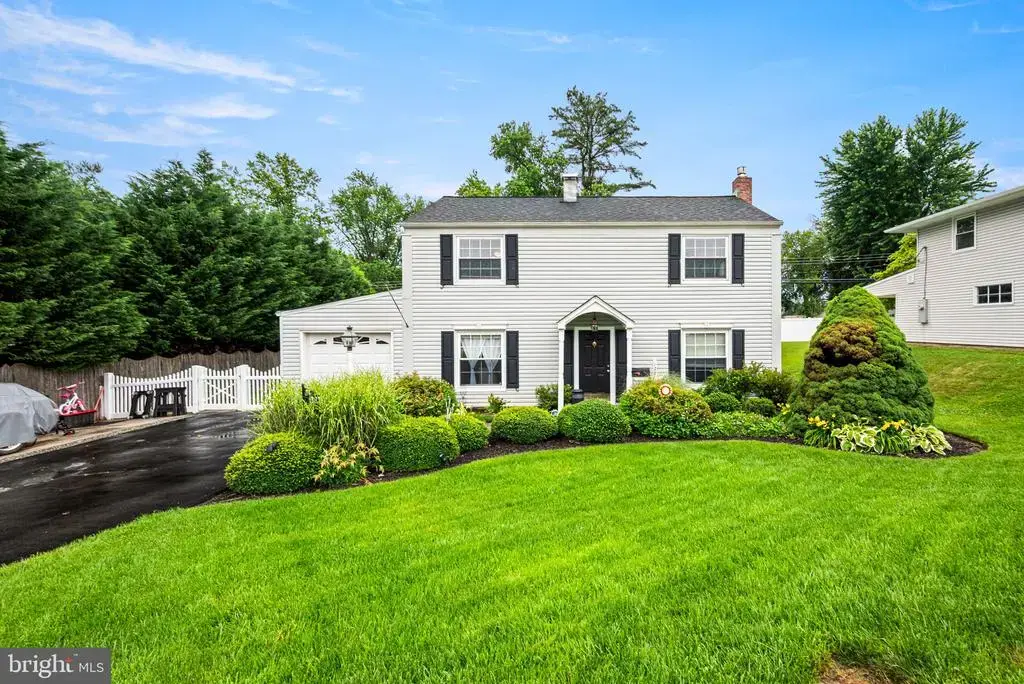 128 Terrace Rd, LEVITTOWN