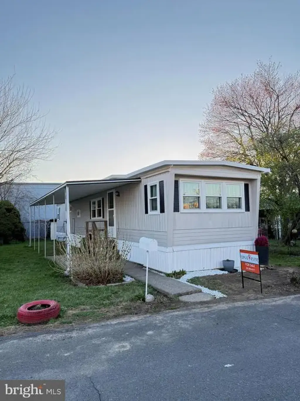 111 Hoover Dr, FAIRLESS HILLS