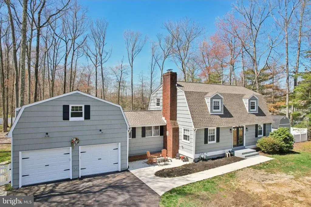 351 Merrick Rd, ROBBINSVILLE