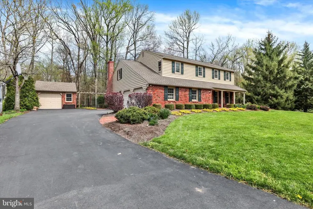 300 Robin Hood Dr, YARDLEY