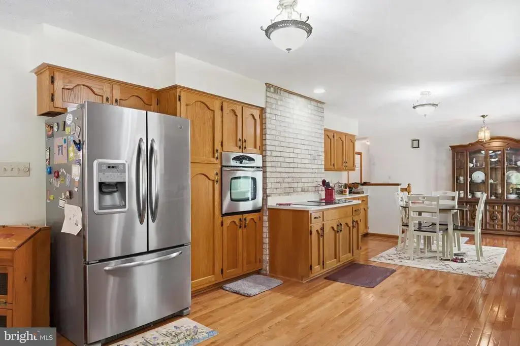 4465 Camelot Dr, POMFRET