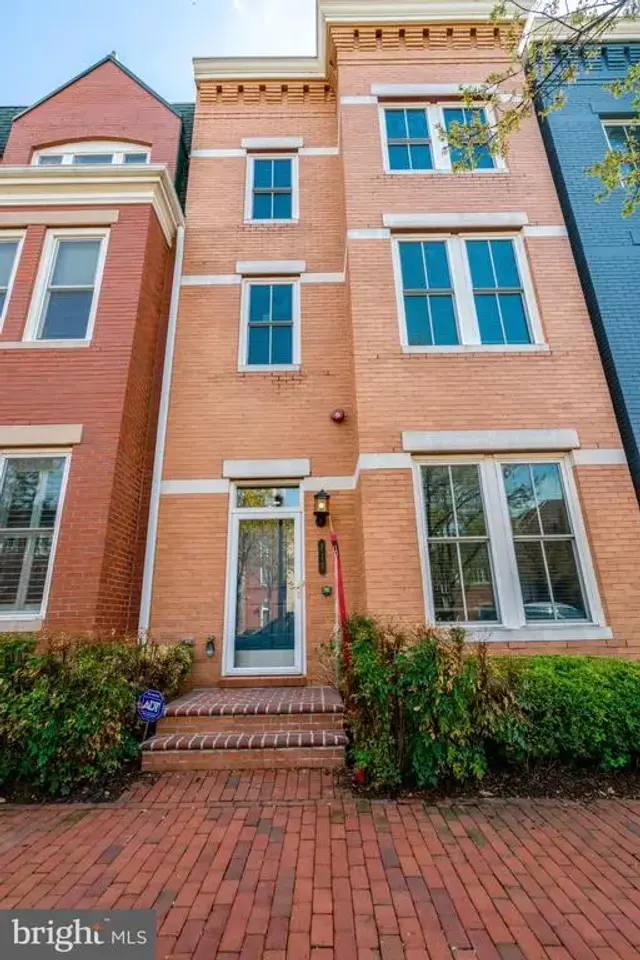 713 E Custis Ave, Alexandria
