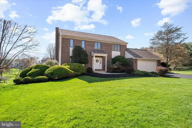 2 Running Brook Ln, Newark