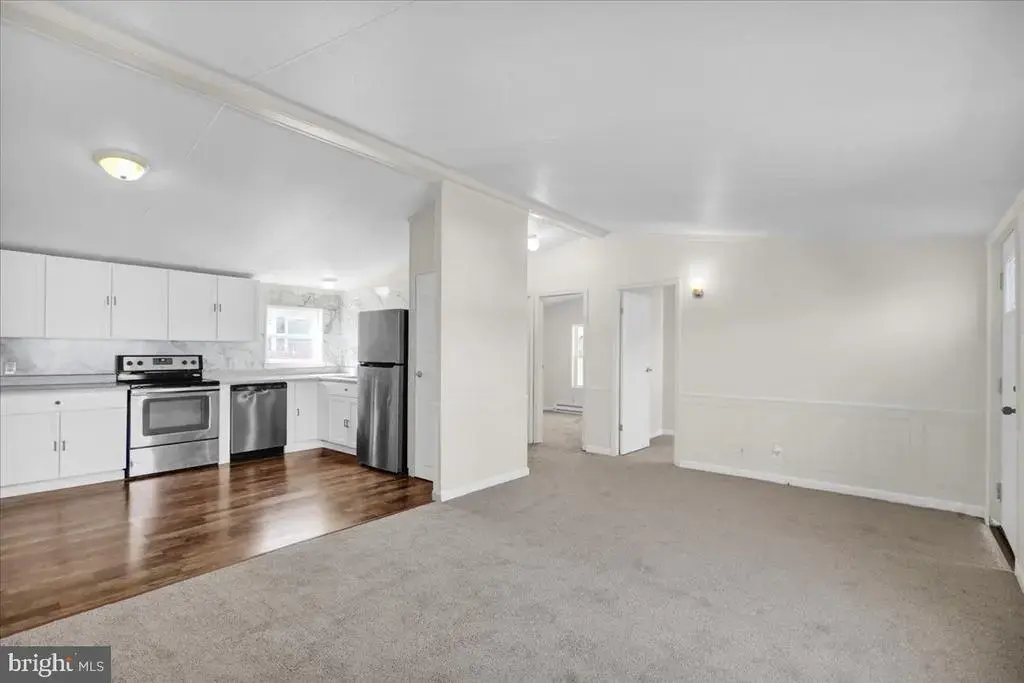 327 Oak St, HAMBURG