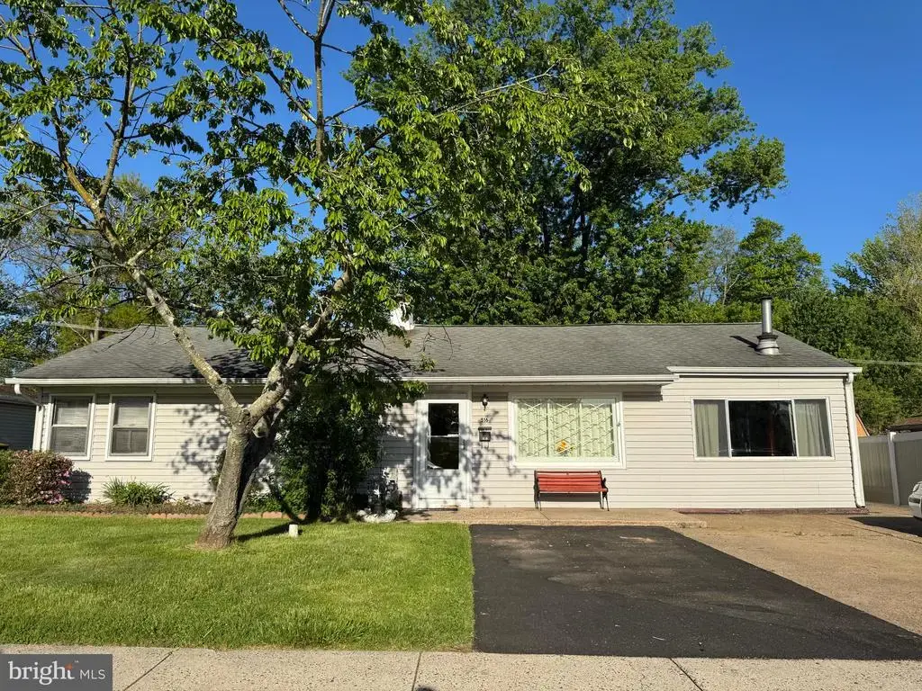 516 Parkway Dr, FAIRLESS HILLS