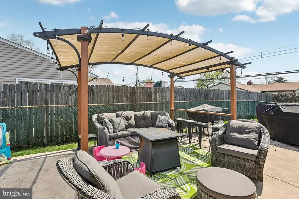 47 Glenwood Ln, LEVITTOWN