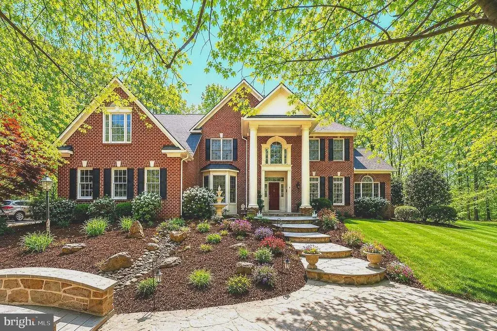 22167 Woodwinds Dr, LEESBURG