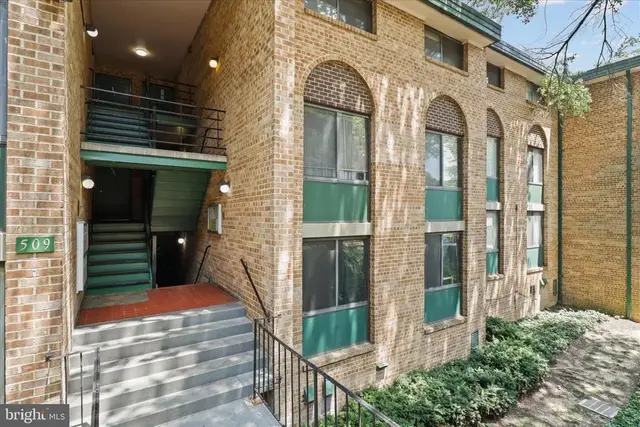 509 N Armistead St #103, Alexandria