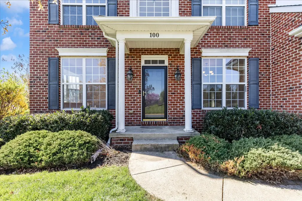 100 Sunlight Dr, FREDERICK