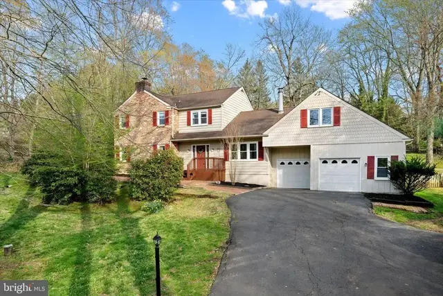 15 Covered Bridge Ln, Newark