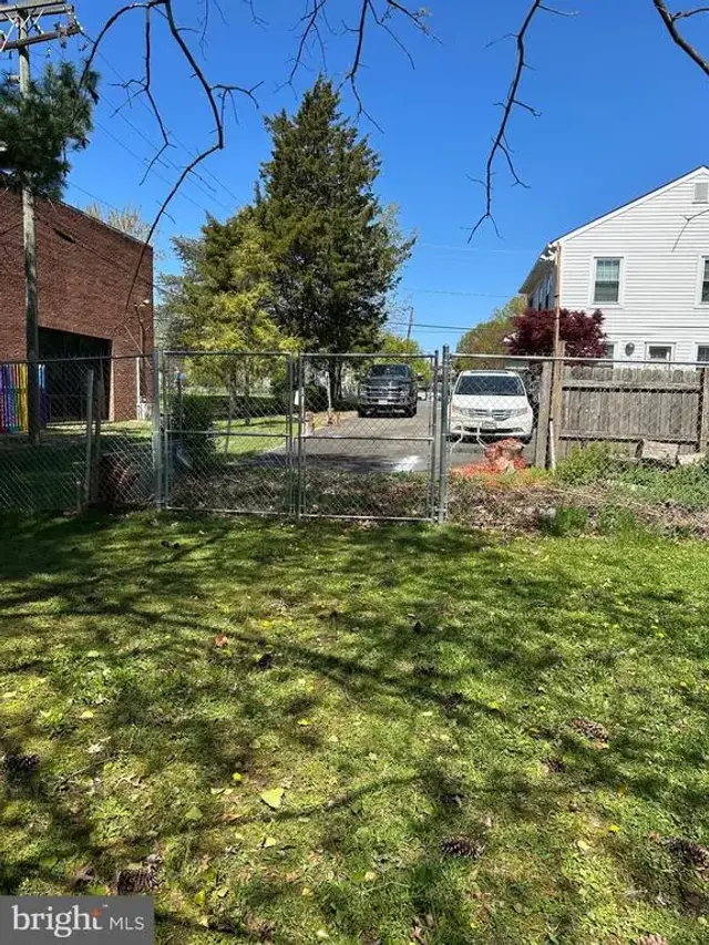 2419 Beacon Hill Rd, Alexandria