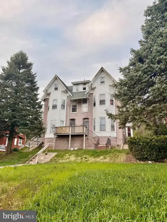 1601 Mineral Spring Rd, Reading