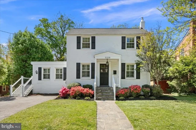 10208 Summit Ave, Kensington