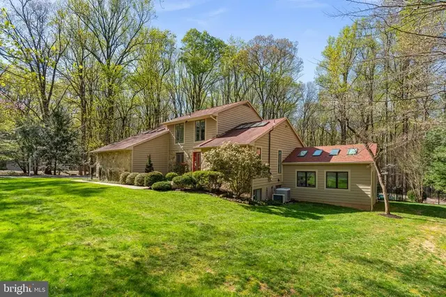 7310 Meadow Wood Way, Clarksville