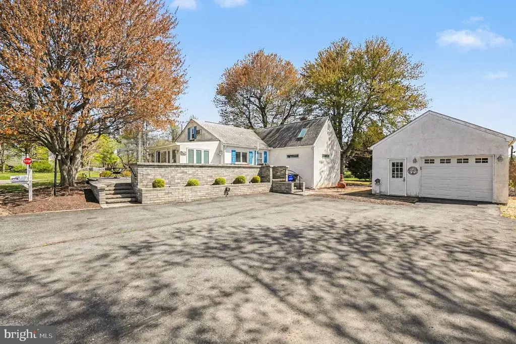 112 Midway Dr, EARLEVILLE