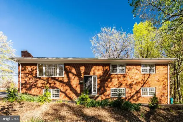 3535 Memorial St, Alexandria
