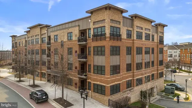 9521 Bastille St #305, Fairfax
