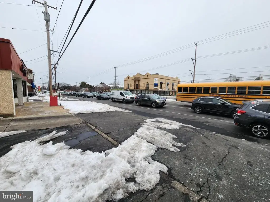 1254 West Chester Pike #201, HAVERTOWN