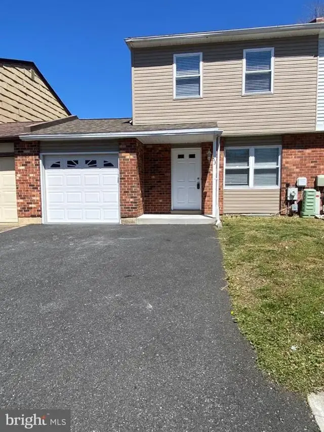 53 Bradley Dr, Newark